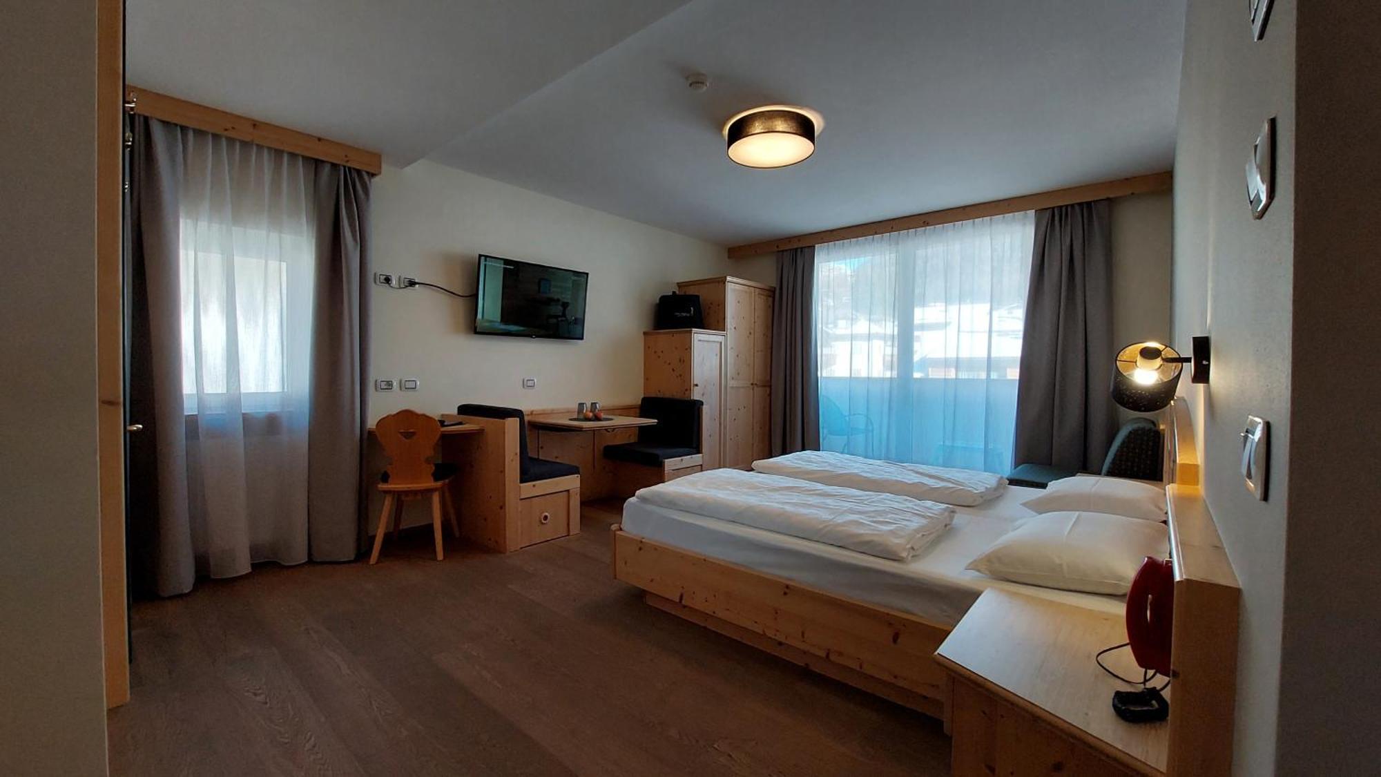 Hotel Cristallo Santa Cristina Val Gardena Kültér fotó