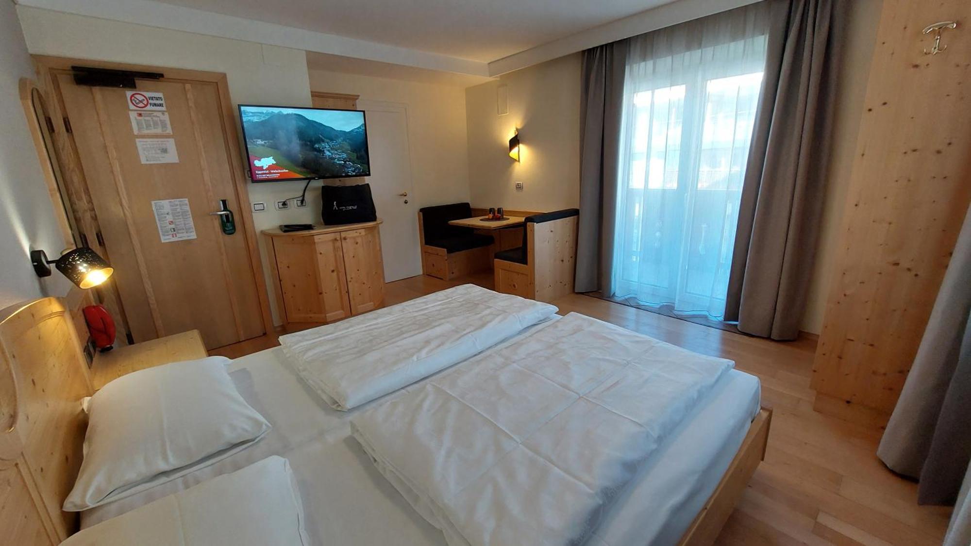 Hotel Cristallo Santa Cristina Val Gardena Kültér fotó